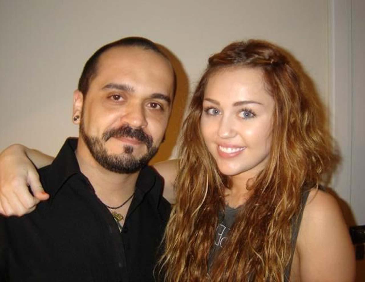 16P Miley Cyrus exposing sexy tits in bra on stage and geting new tattoo
