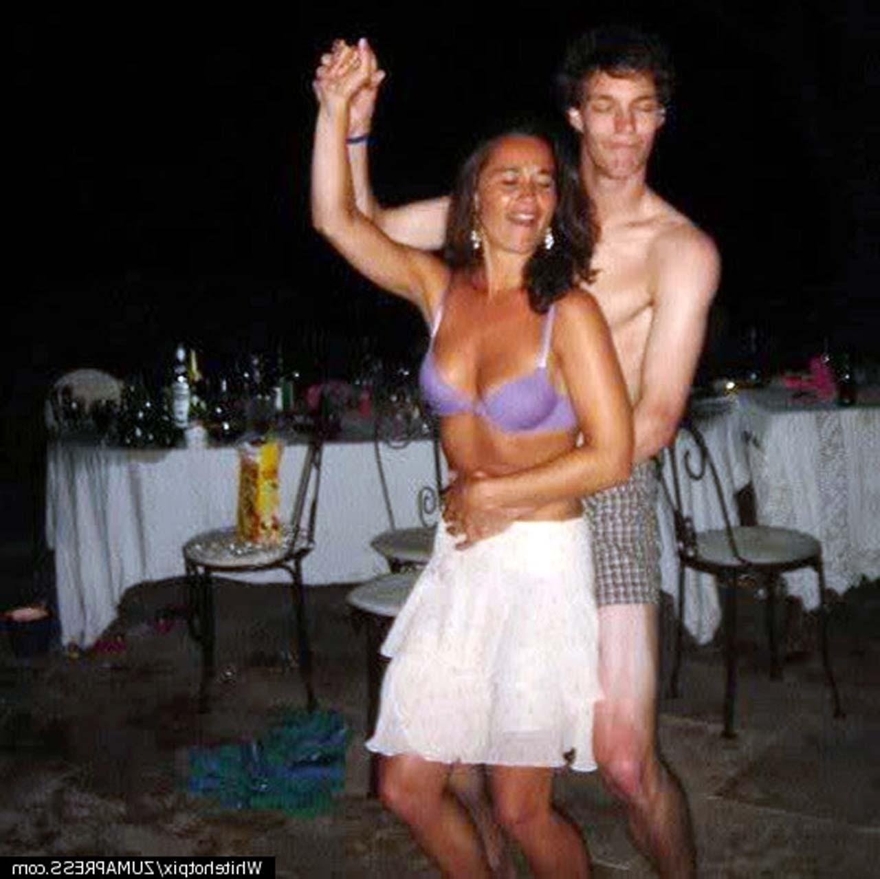 16P Pippa Middleton dancing without bra and enjoying in topless on yacht