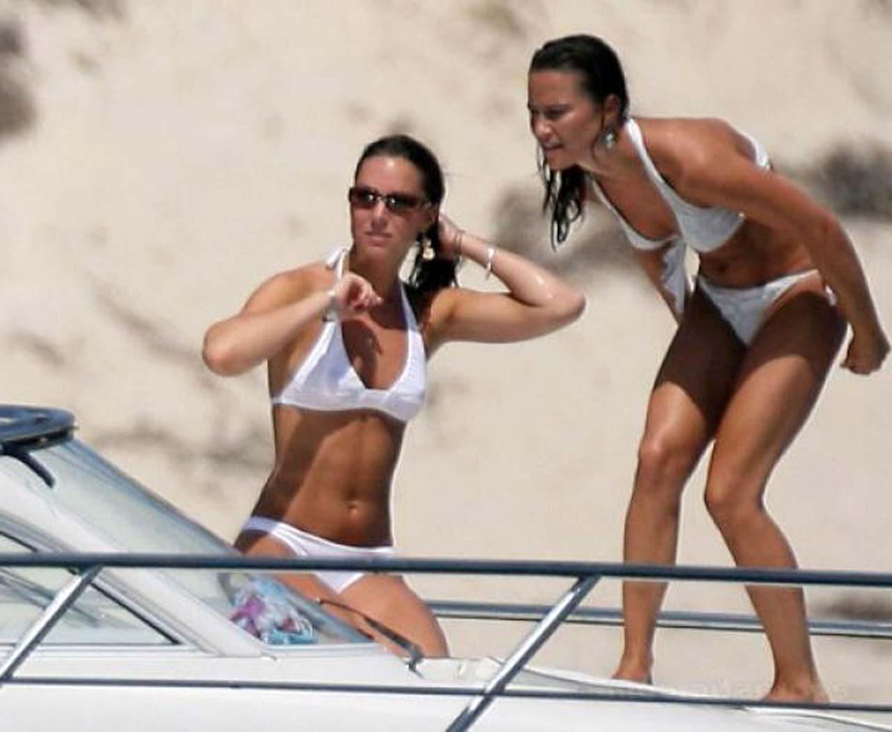 16P Pippa Middleton dancing without bra and enjoying in topless on yacht