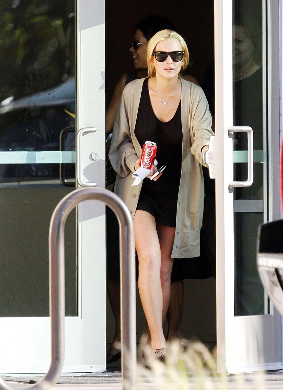 16P Lindsay Lohan very sexy and hot paparazzi see thru photos with no bra