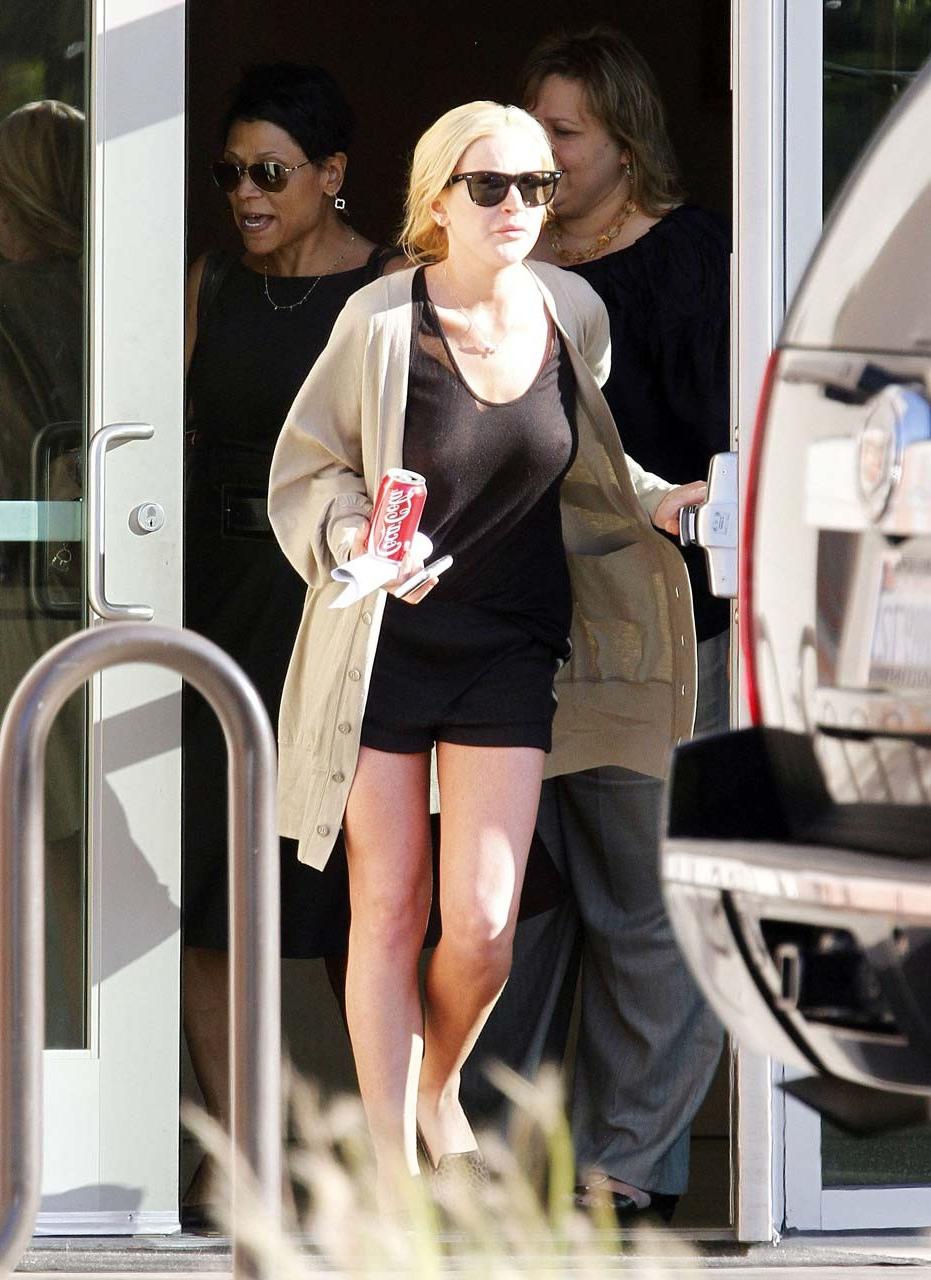 16P Lindsay Lohan very sexy and hot paparazzi see thru photos with no bra