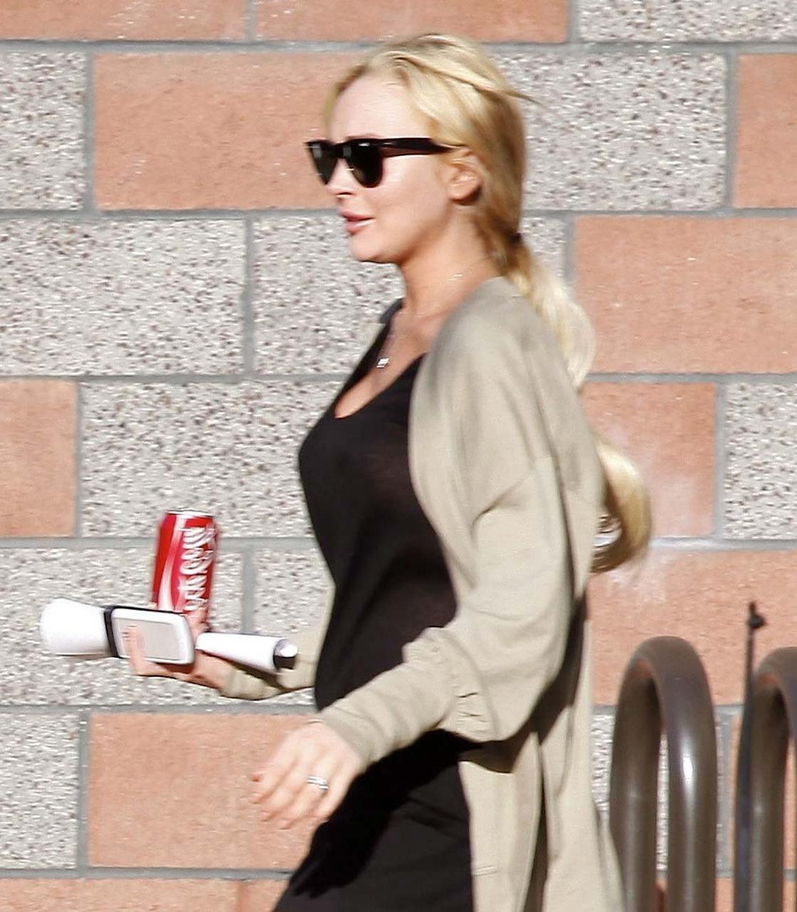 16P Lindsay Lohan very sexy and hot paparazzi see thru photos with no bra