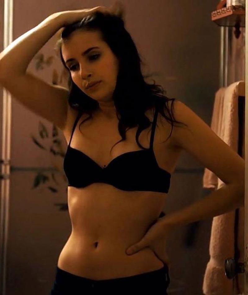 15P Emma Roberts showing little boobs in black bra