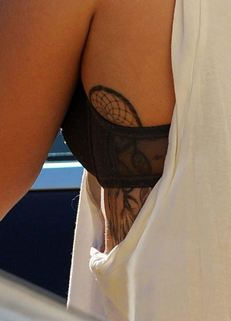 10P Miley Cyrus flashing her see thru bra in some sexy paparazzi pictures