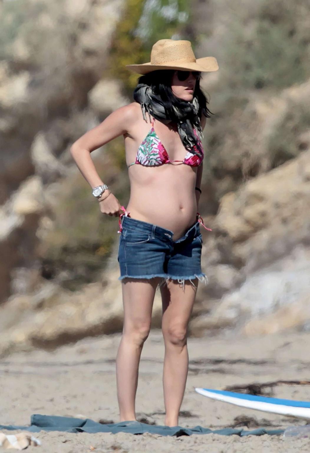 16P Selma Blair pregnant wearing bikini at the beach in Malibu