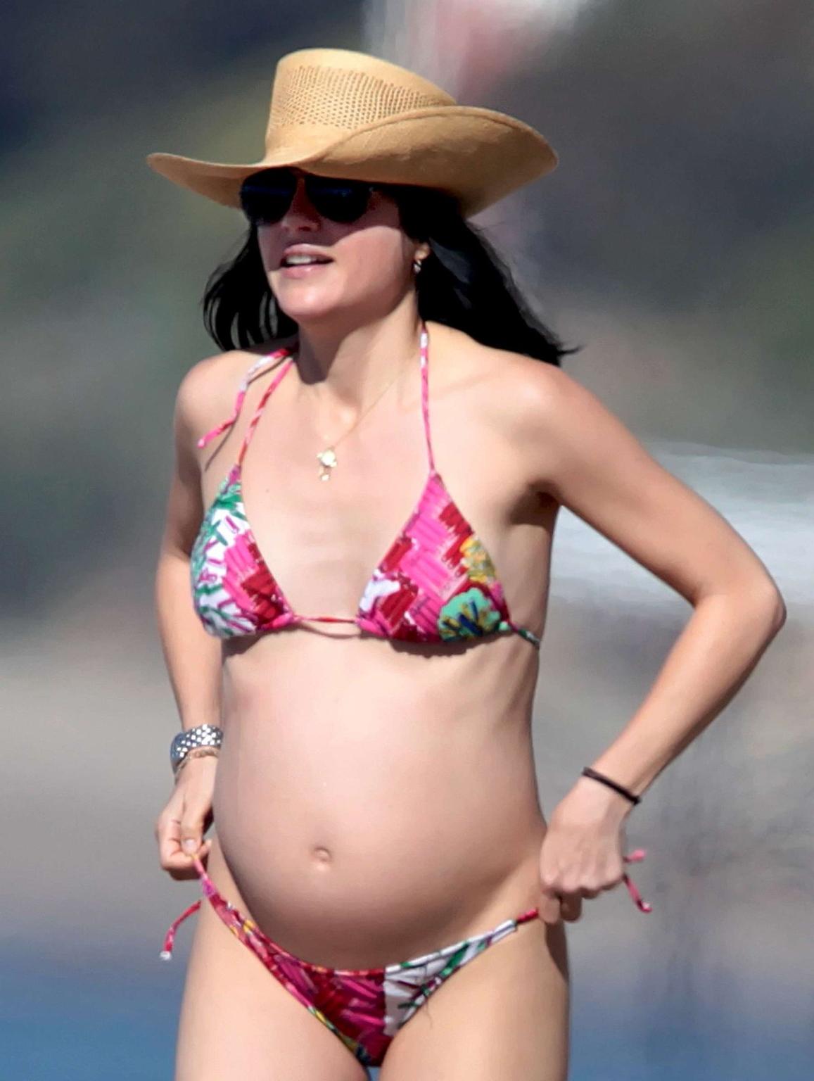 16P Selma Blair pregnant wearing bikini at the beach in Malibu