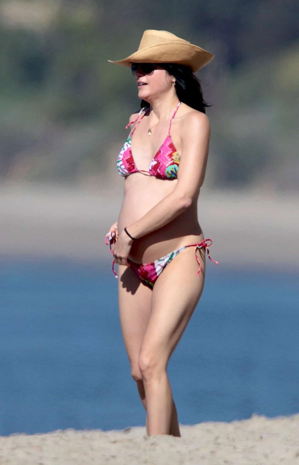 16P Selma Blair pregnant wearing bikini at the beach in Malibu