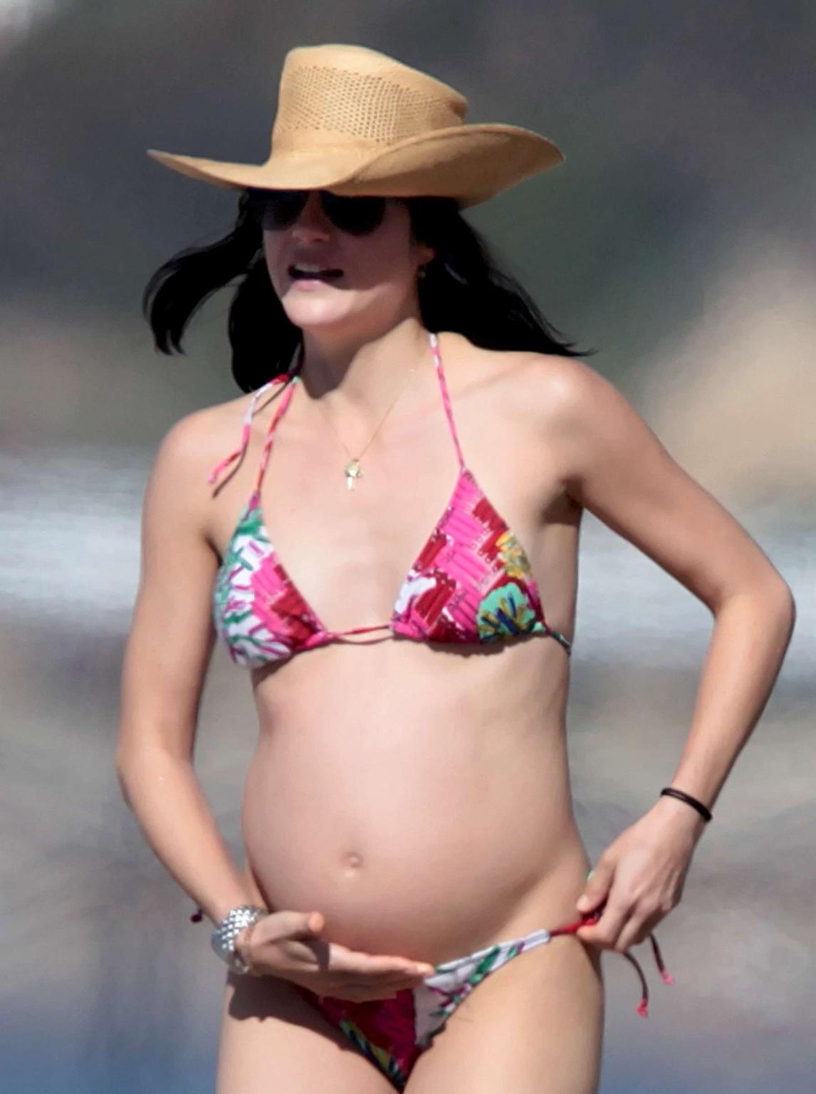 16P Selma Blair pregnant wearing bikini at the beach in Malibu