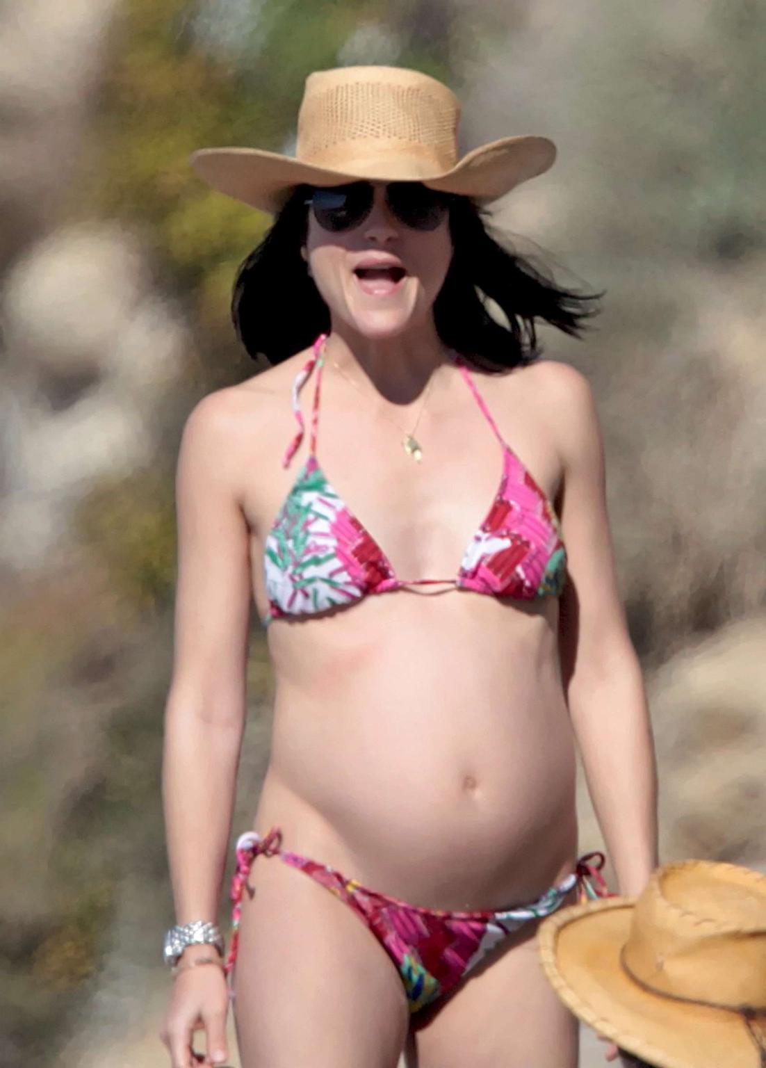 16P Selma Blair pregnant wearing bikini at the beach in Malibu
