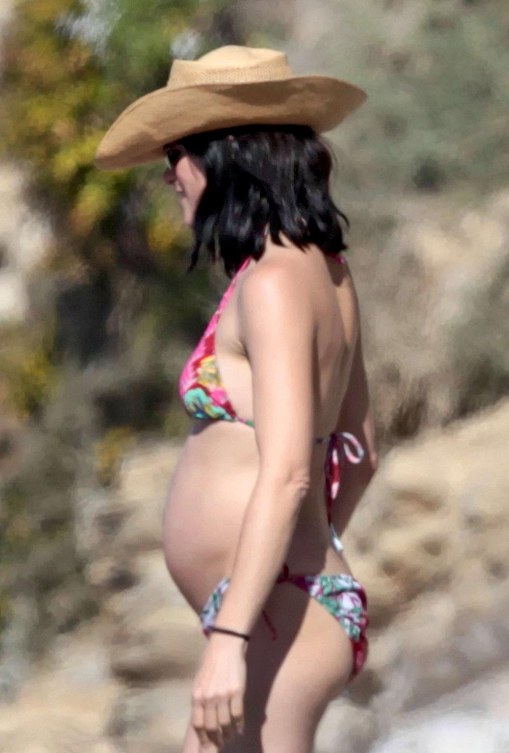 16P Selma Blair pregnant wearing bikini at the beach in Malibu