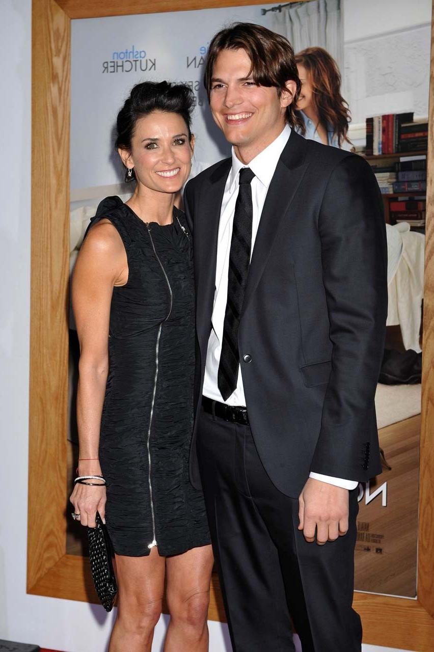 16P Demi Moore leggy in mini skirt and posing with boyfriend paparazzi pictures
