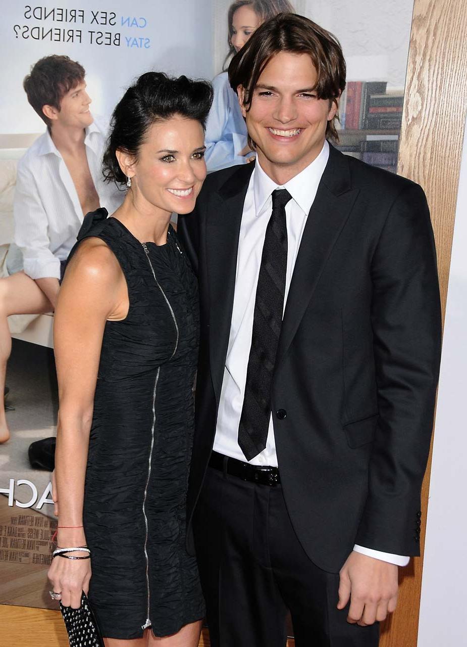 16P Demi Moore leggy in mini skirt and posing with boyfriend paparazzi pictures