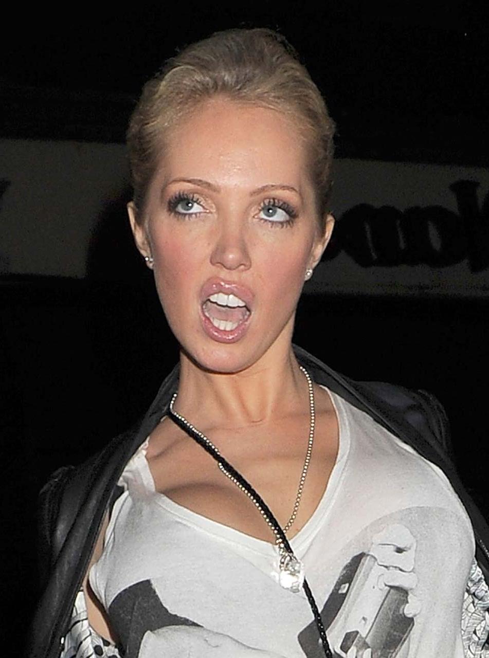 16P Aisleyne Horgan Wallace flashing her bra and tits and upskirt in car