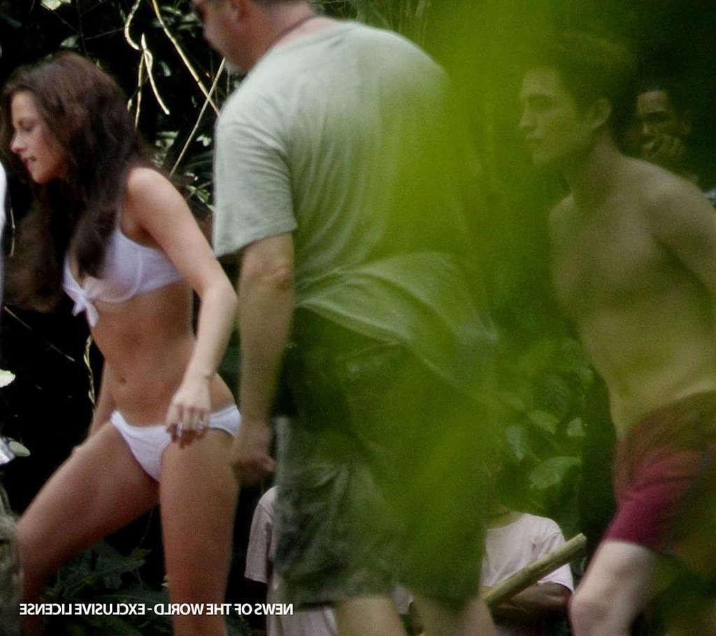 16P Kristen Stewart exposing fucking sexy body and nice tits in bra