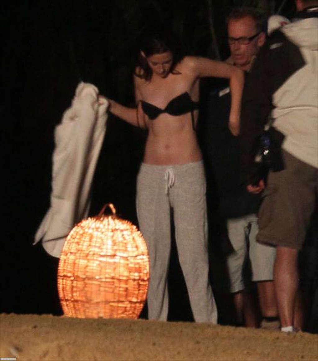16P Kristen Stewart exposing fucking sexy body and nice tits in bra