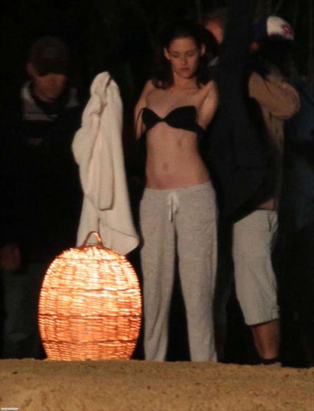 16P Kristen Stewart exposing fucking sexy body and nice tits in bra
