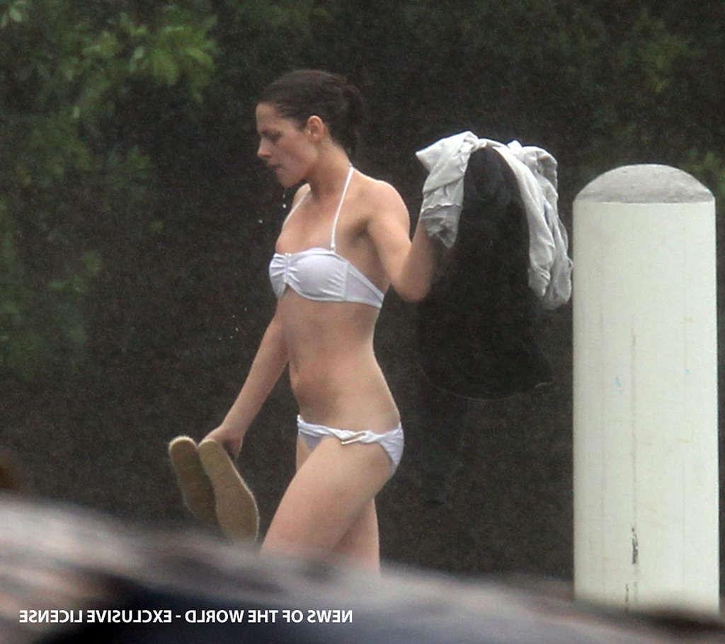 16P Kristen Stewart exposing fucking sexy body and nice tits in bra