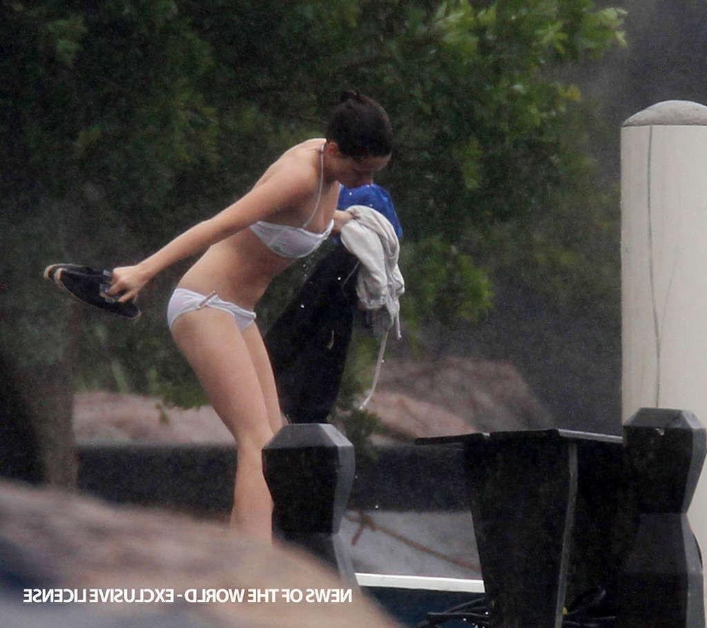 16P Kristen Stewart exposing fucking sexy body and nice tits in bra
