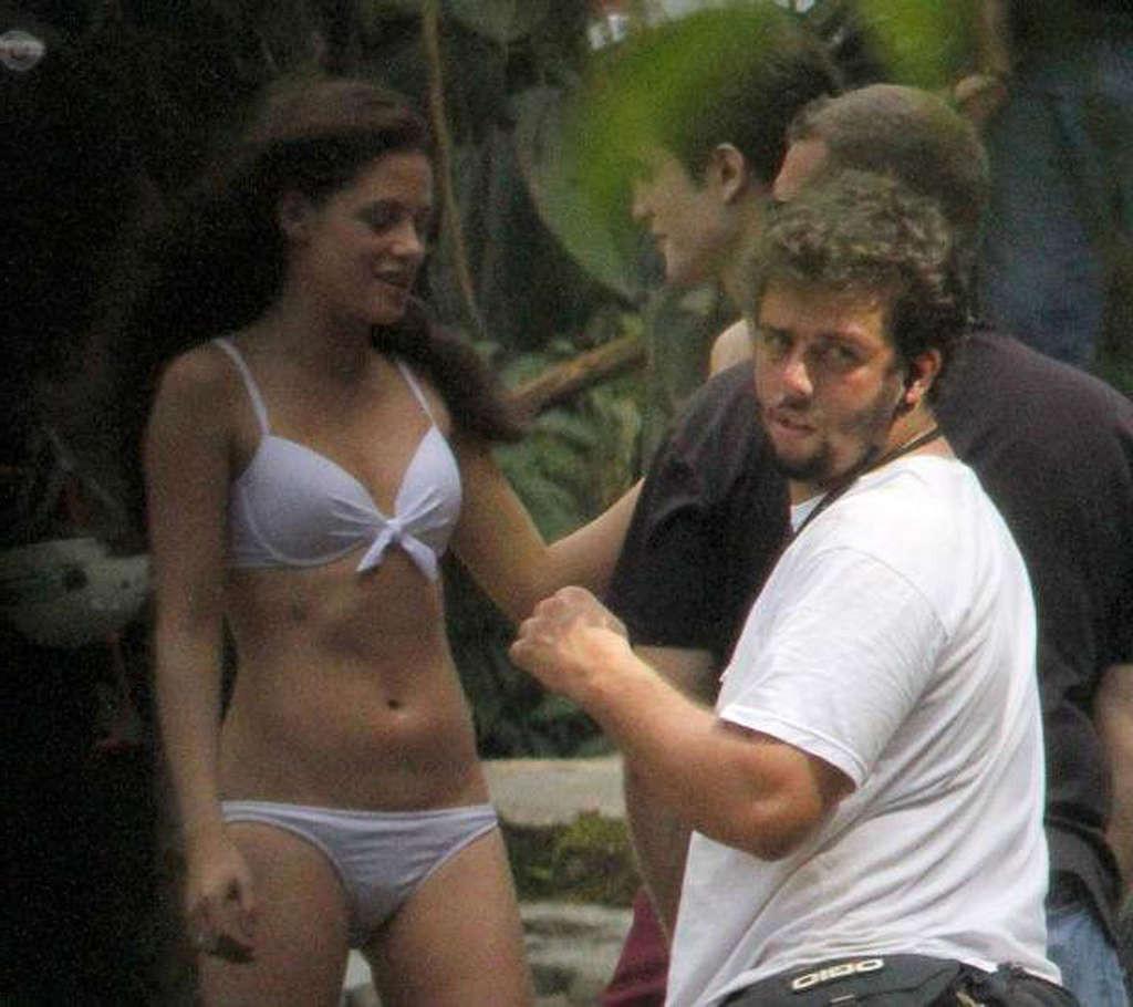 16P Kristen Stewart exposing fucking sexy body and nice tits in bra