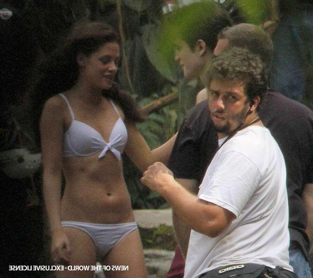 16P Kristen Stewart exposing fucking sexy body and nice tits in bra