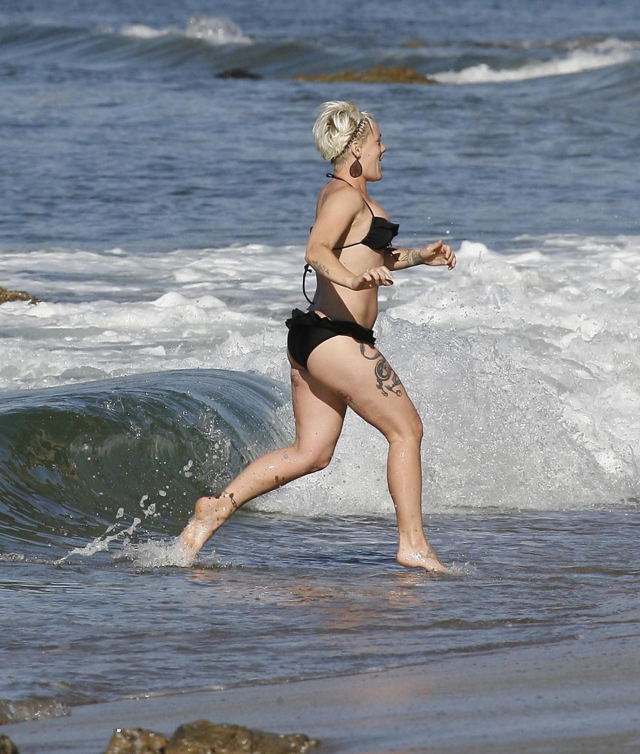 16P Pink pregnant wearing sexy black bikini on the beach in LA