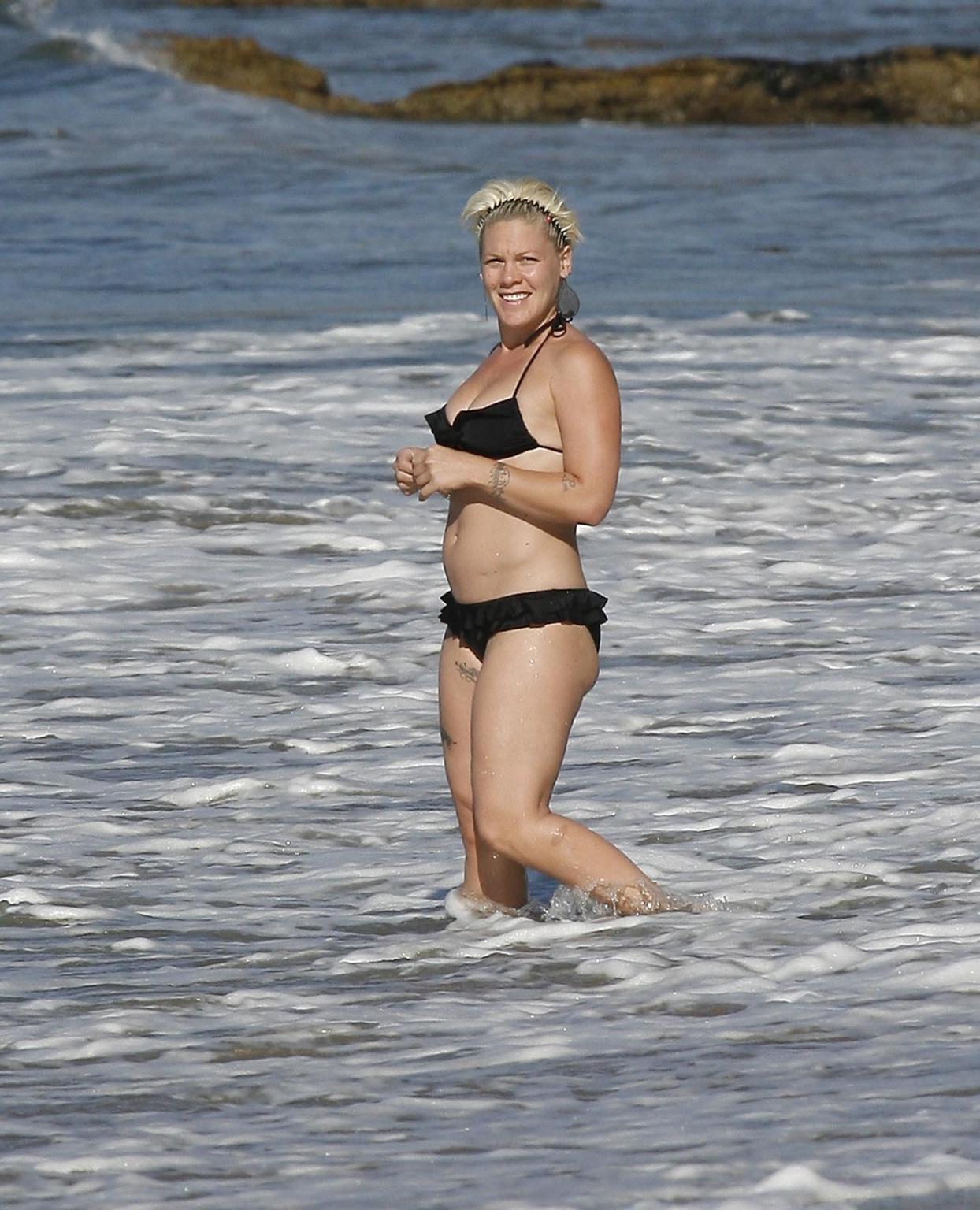16P Pink pregnant wearing sexy black bikini on the beach in LA