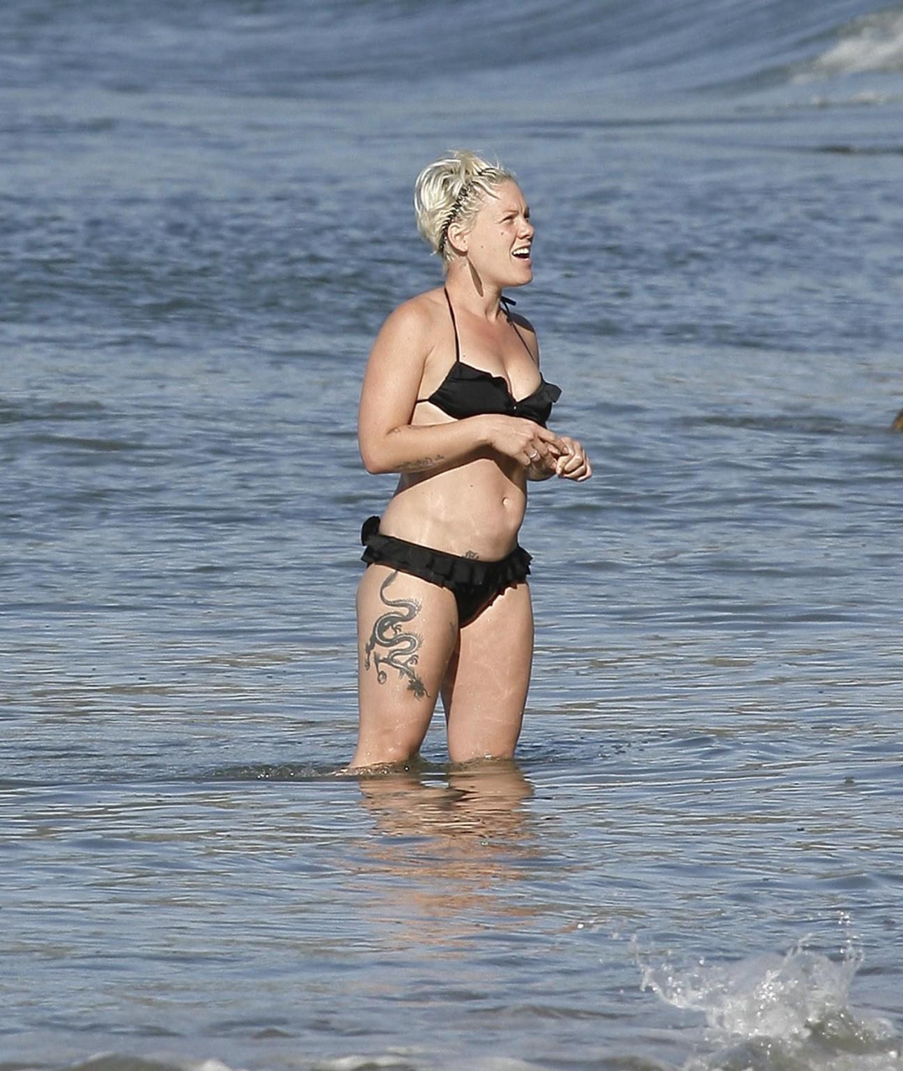 16P Pink pregnant wearing sexy black bikini on the beach in LA