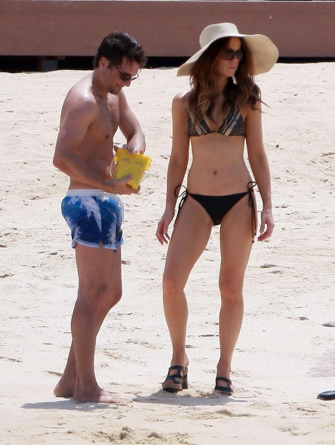 15P Kate Beckinsale wearing bikini  high heels on a Mexican beach