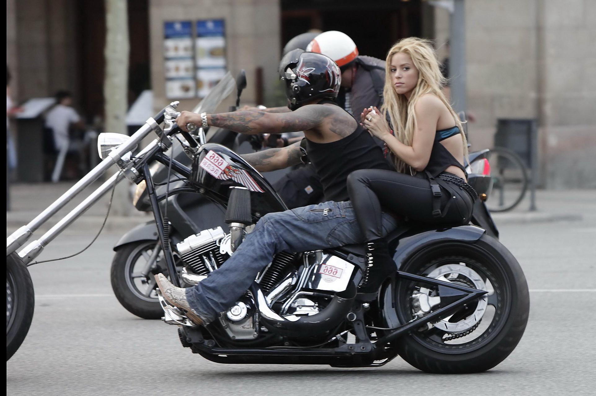15P Shakira Ripoll in different bikini tops on the set of her new music video in Bar
