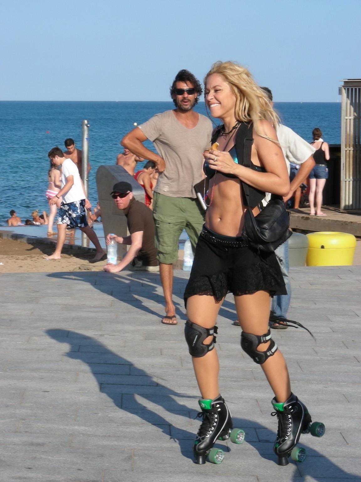 15P Shakira Ripoll in different bikini tops on the set of her new music video in Bar