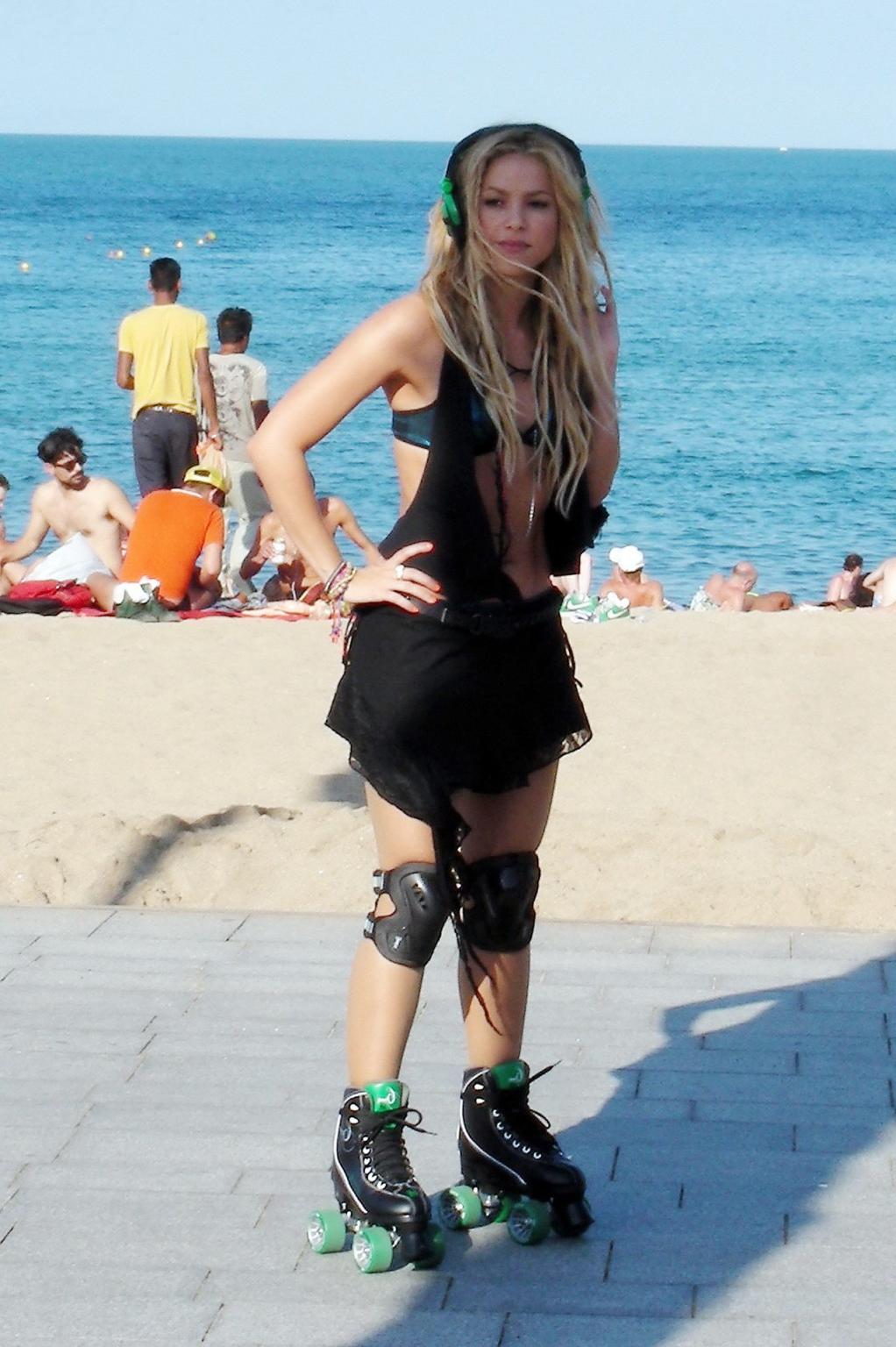 15P Shakira Ripoll in different bikini tops on the set of her new music video in Bar