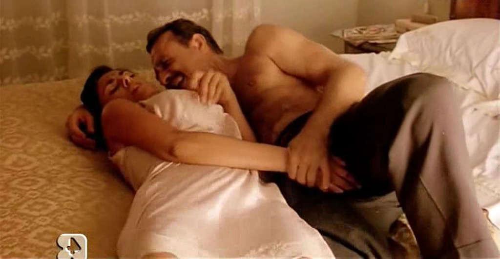 16P Maria Grazia Cucinotta in bra and thong and cleavy in movie