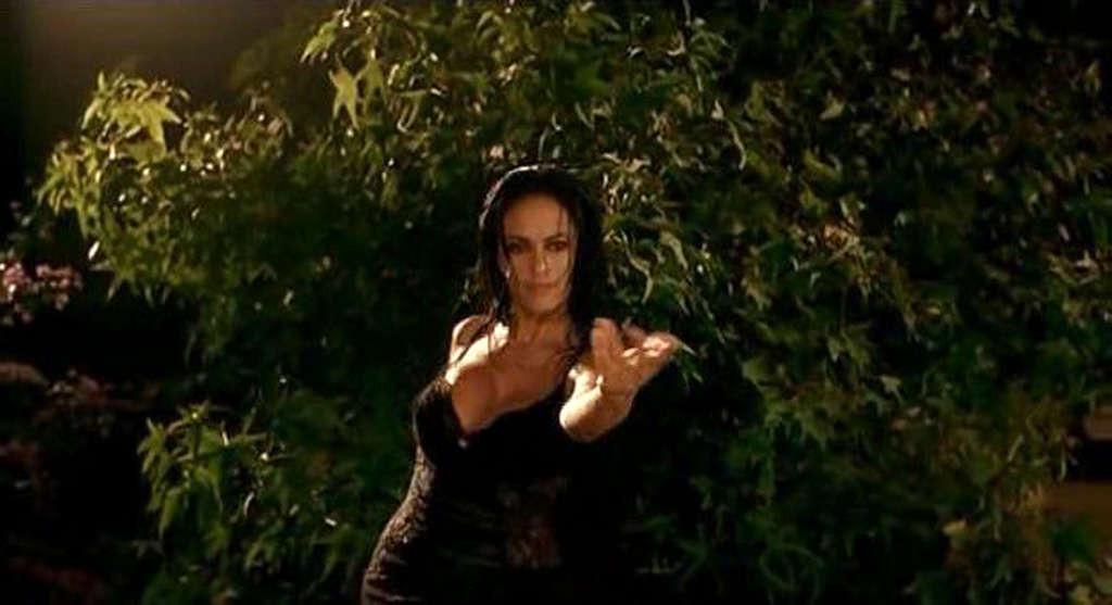 16P Maria Grazia Cucinotta in bra and thong and cleavy in movie