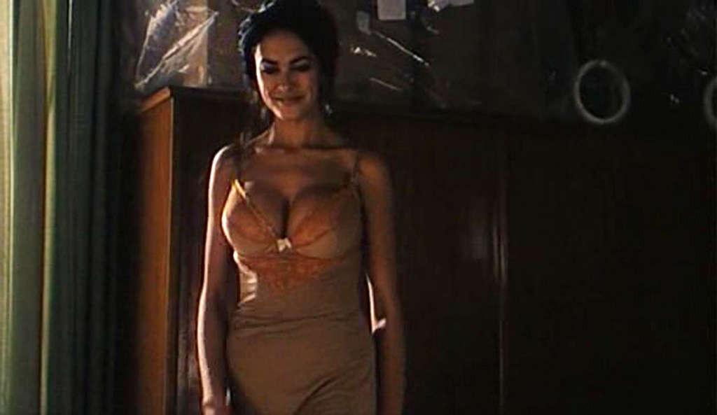 16P Maria Grazia Cucinotta in bra and thong and cleavy in movie