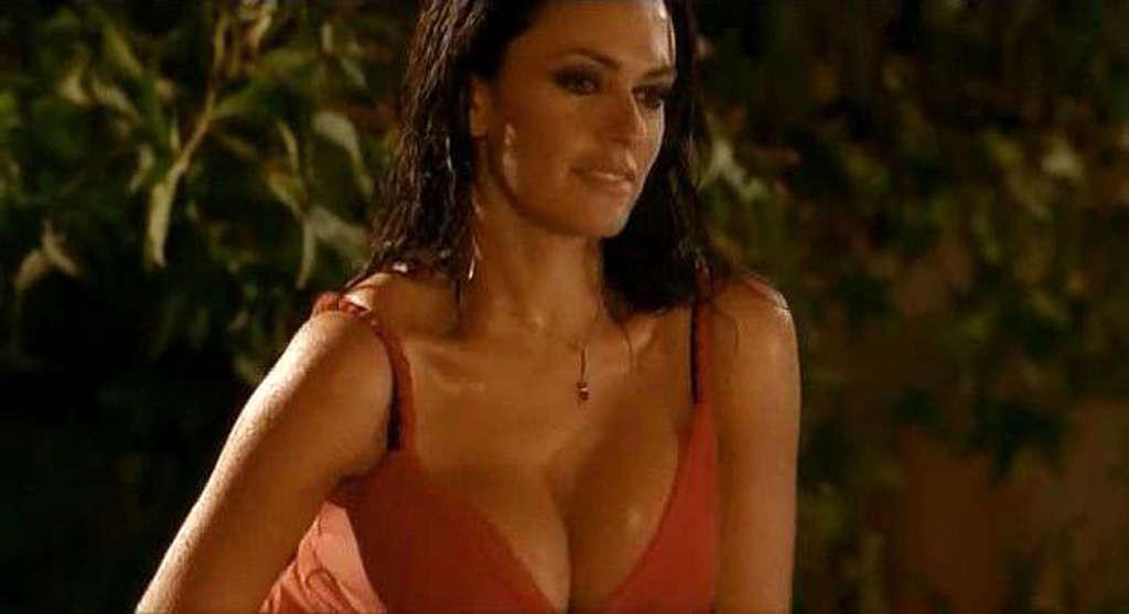 16P Maria Grazia Cucinotta in bra and thong and cleavy in movie