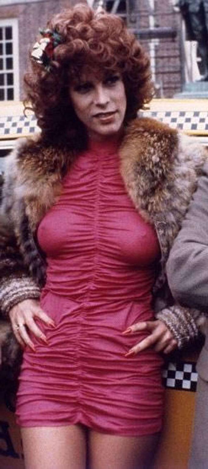 15P Jamie Lee Curtis showing her nice tits and posing in bra and panty