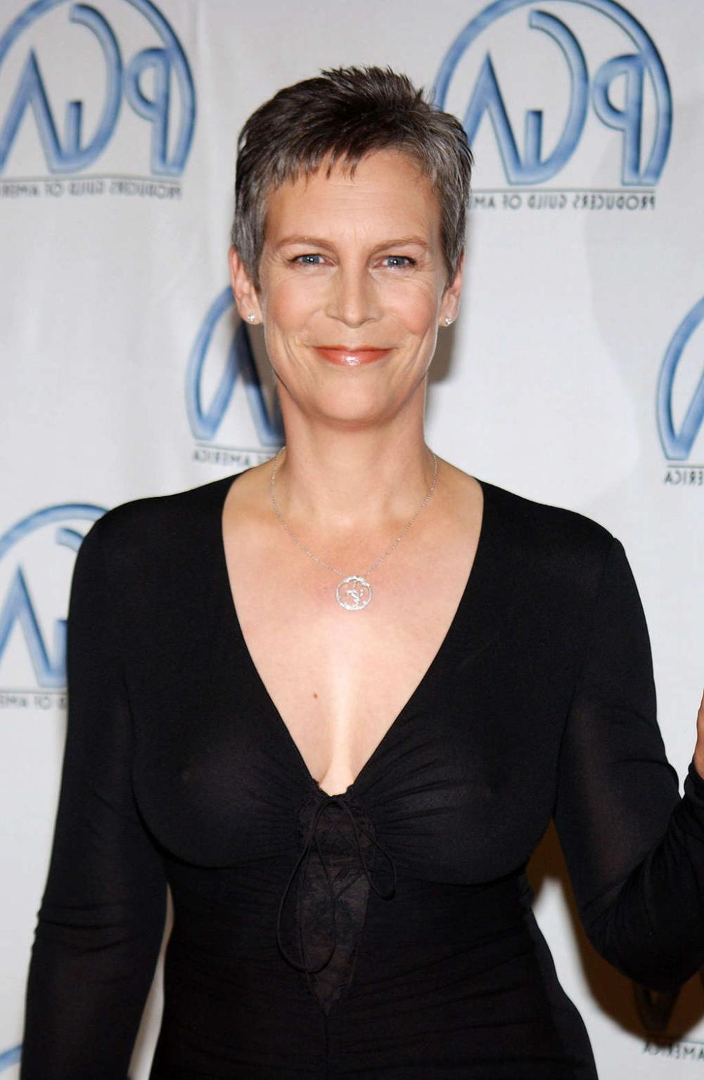15P Jamie Lee Curtis showing her nice tits and posing in bra and panty