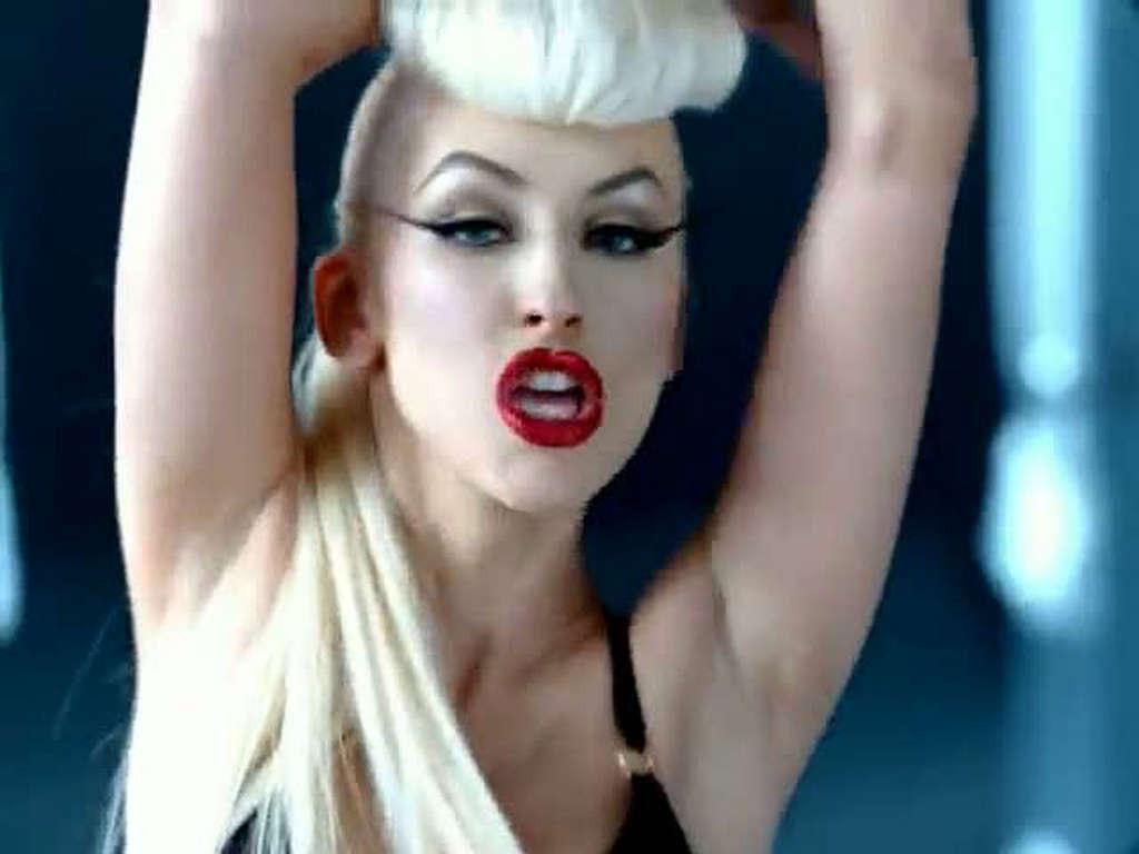 16P Christina Aguilera looking very sexy in bra and panties