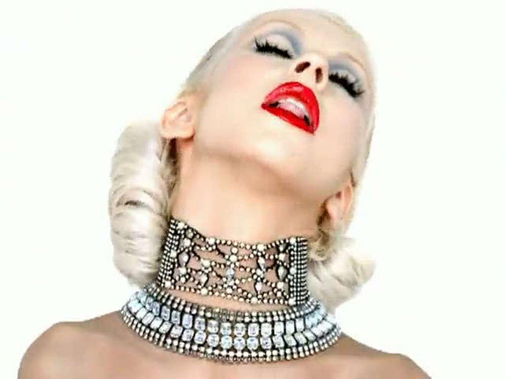 16P Christina Aguilera looking very sexy in bra and panties
