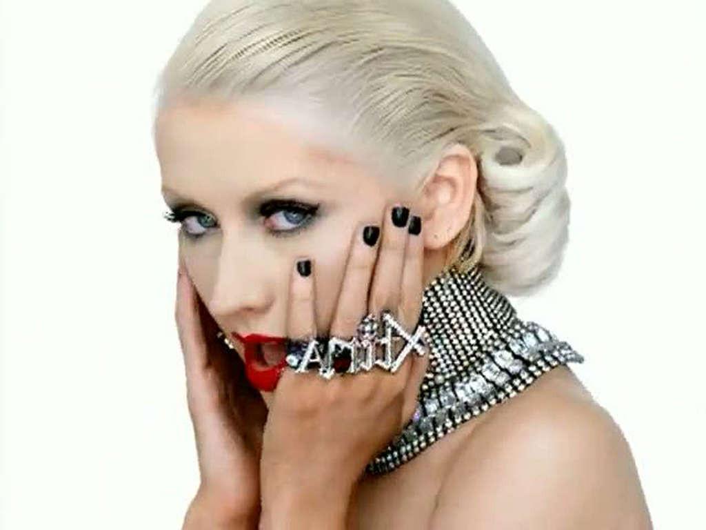 16P Christina Aguilera looking very sexy in bra and panties