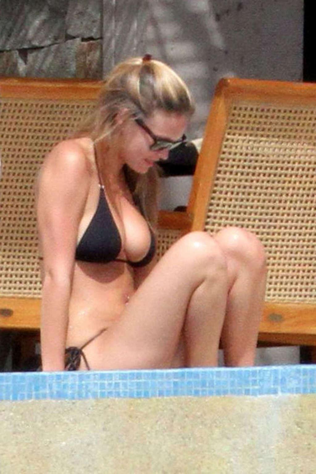 16P Bar Refaeli enjoying on pool and showing her sexy and hot body