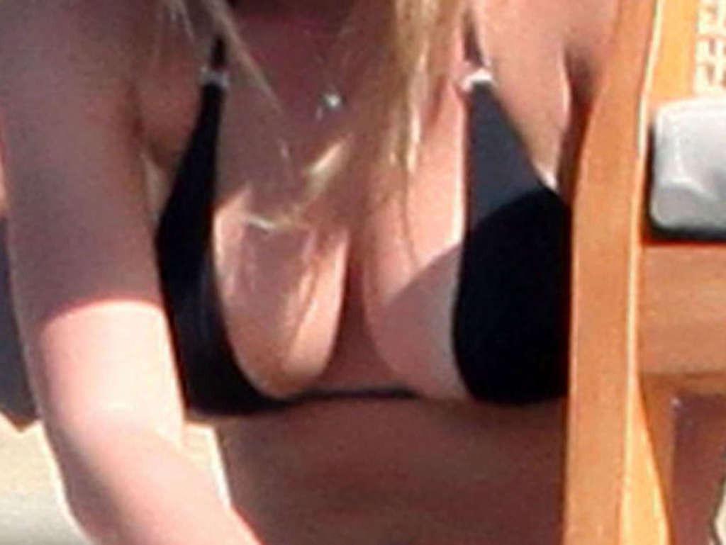 16P Bar Refaeli enjoying on pool and showing her sexy and hot body