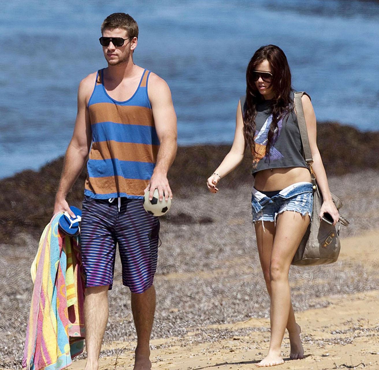 15P Miley Cyrus making love with her boyfriend on beach very sexy photos