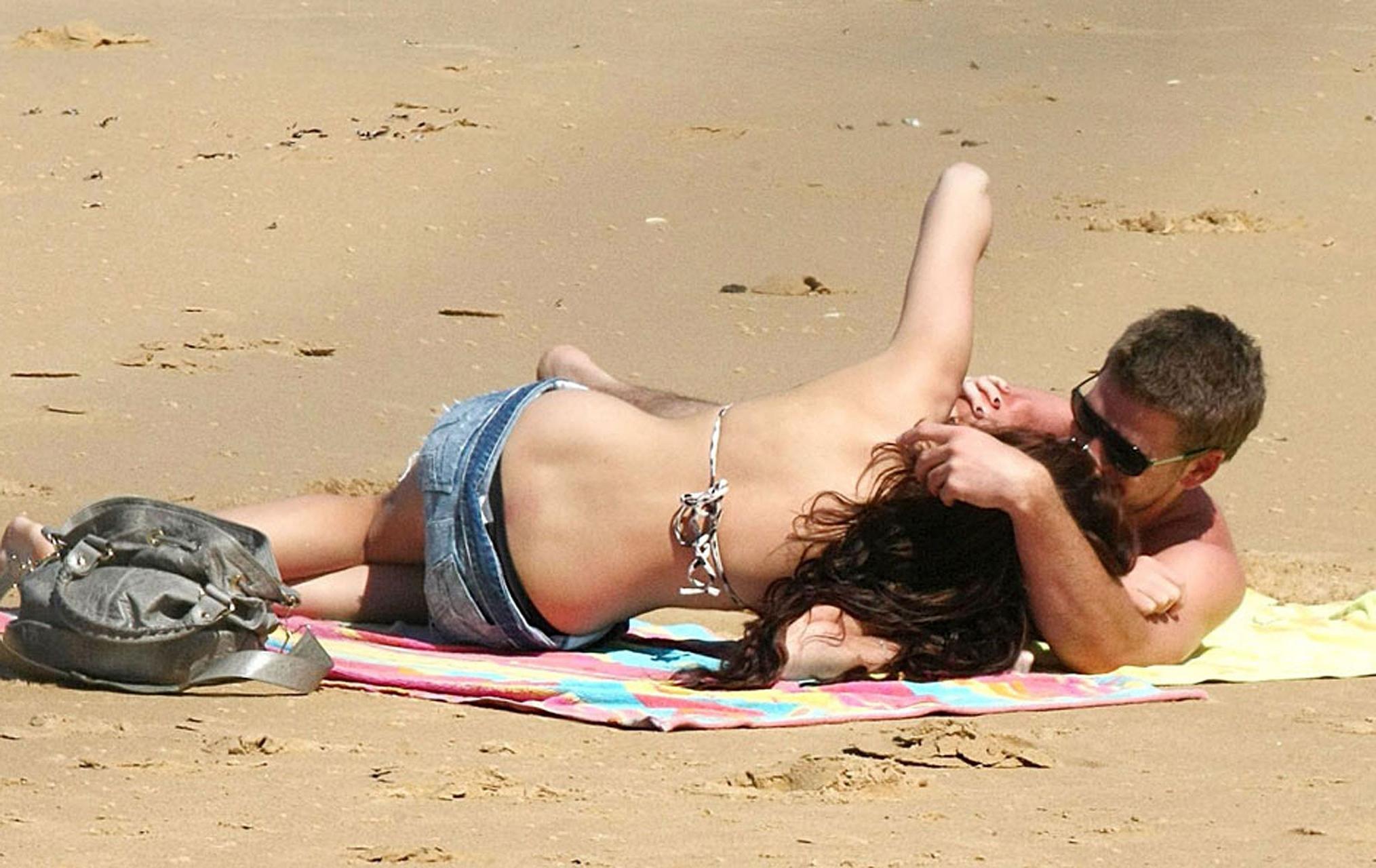 15P Miley Cyrus making love with her boyfriend on beach very sexy photos