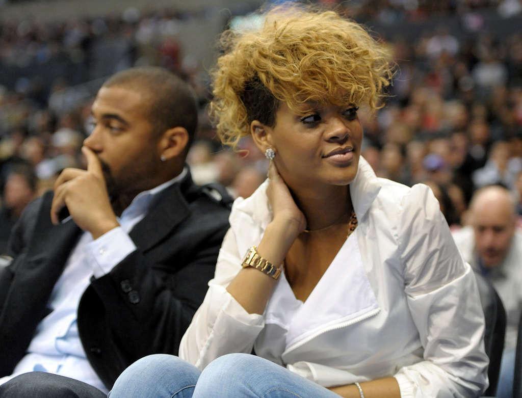 16P Rihanna showing her sexy legs in a jeans on basketball game
