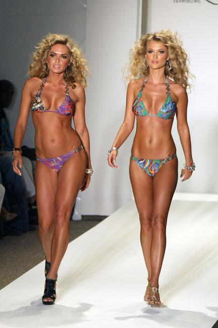 15P Joanna Krupa modeling in fantastic bikini