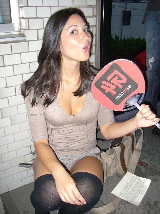 15P Olivia Munn nice boob cleavage in white bra