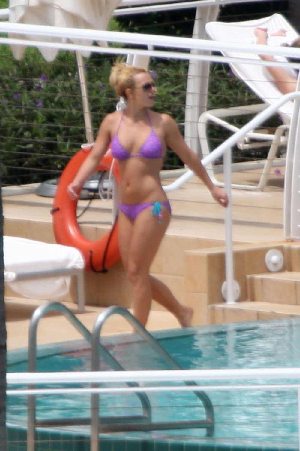 15P Britney Spears milf ass looking awesome in bikini