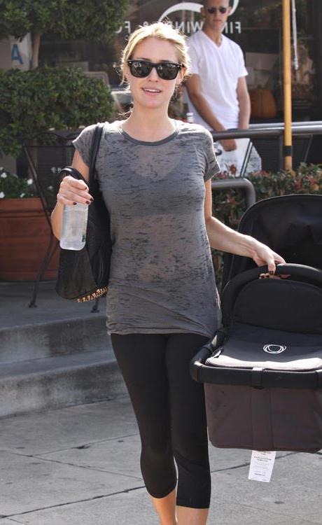 15P Kristin Cavallari showing big boobs in black bra