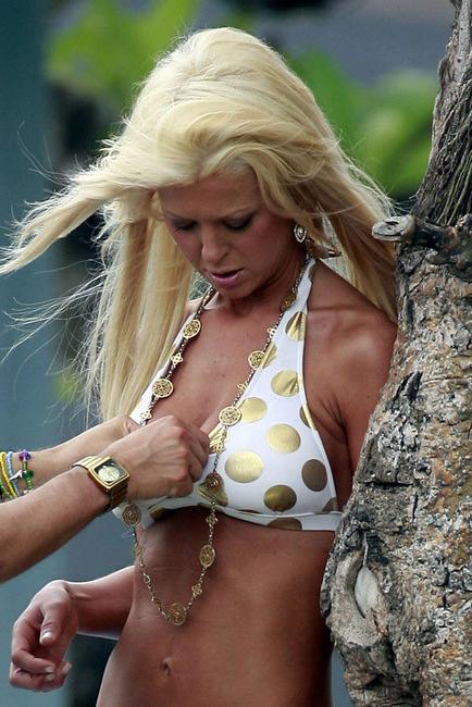 16P Tara Reid showing skinny body in skimpy bikini